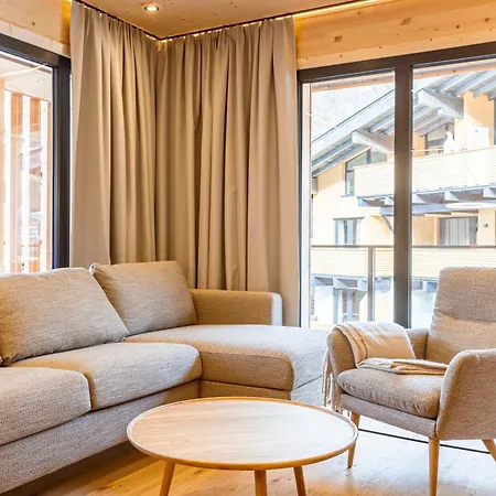 By Alps Aparthotel *