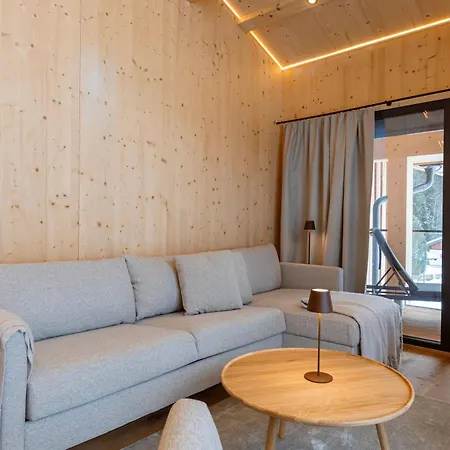 By Alps Aparthotel *